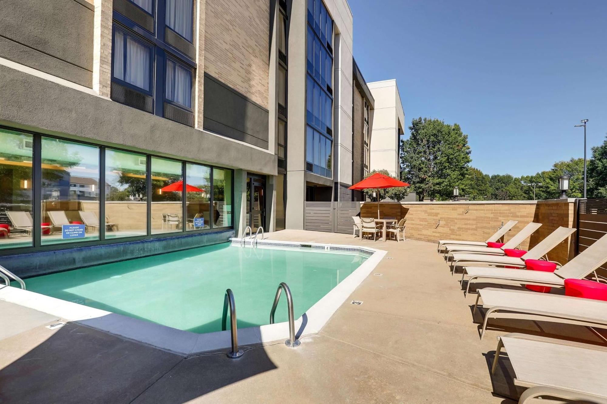 Drury Inn & Suites Charlotte University Place Ngoại thất bức ảnh