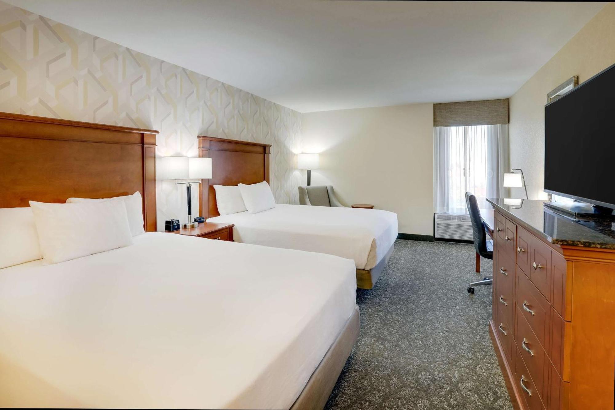 Drury Inn & Suites Charlotte University Place Ngoại thất bức ảnh