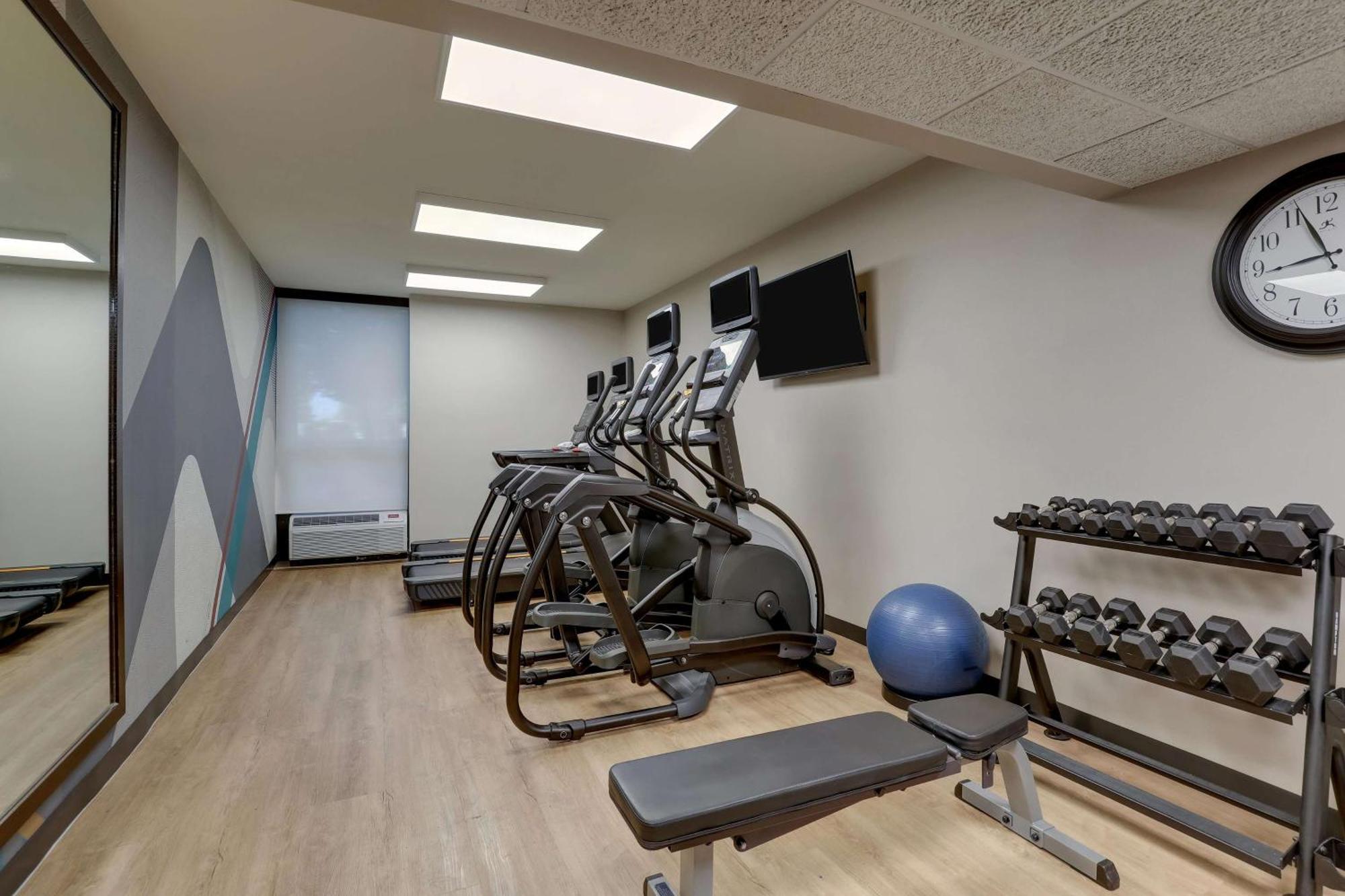Drury Inn & Suites Charlotte University Place Ngoại thất bức ảnh
