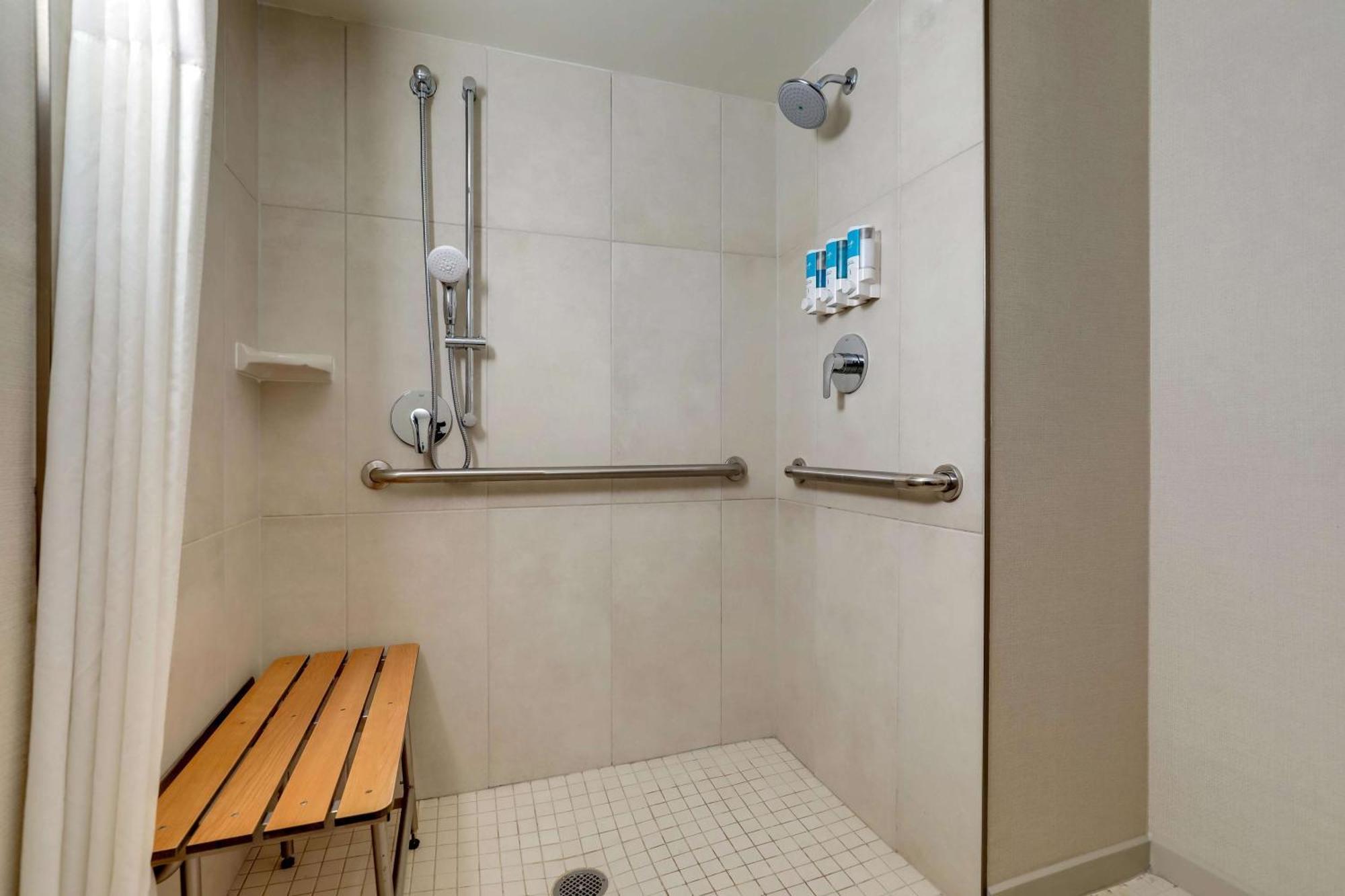 Drury Inn & Suites Charlotte University Place Ngoại thất bức ảnh