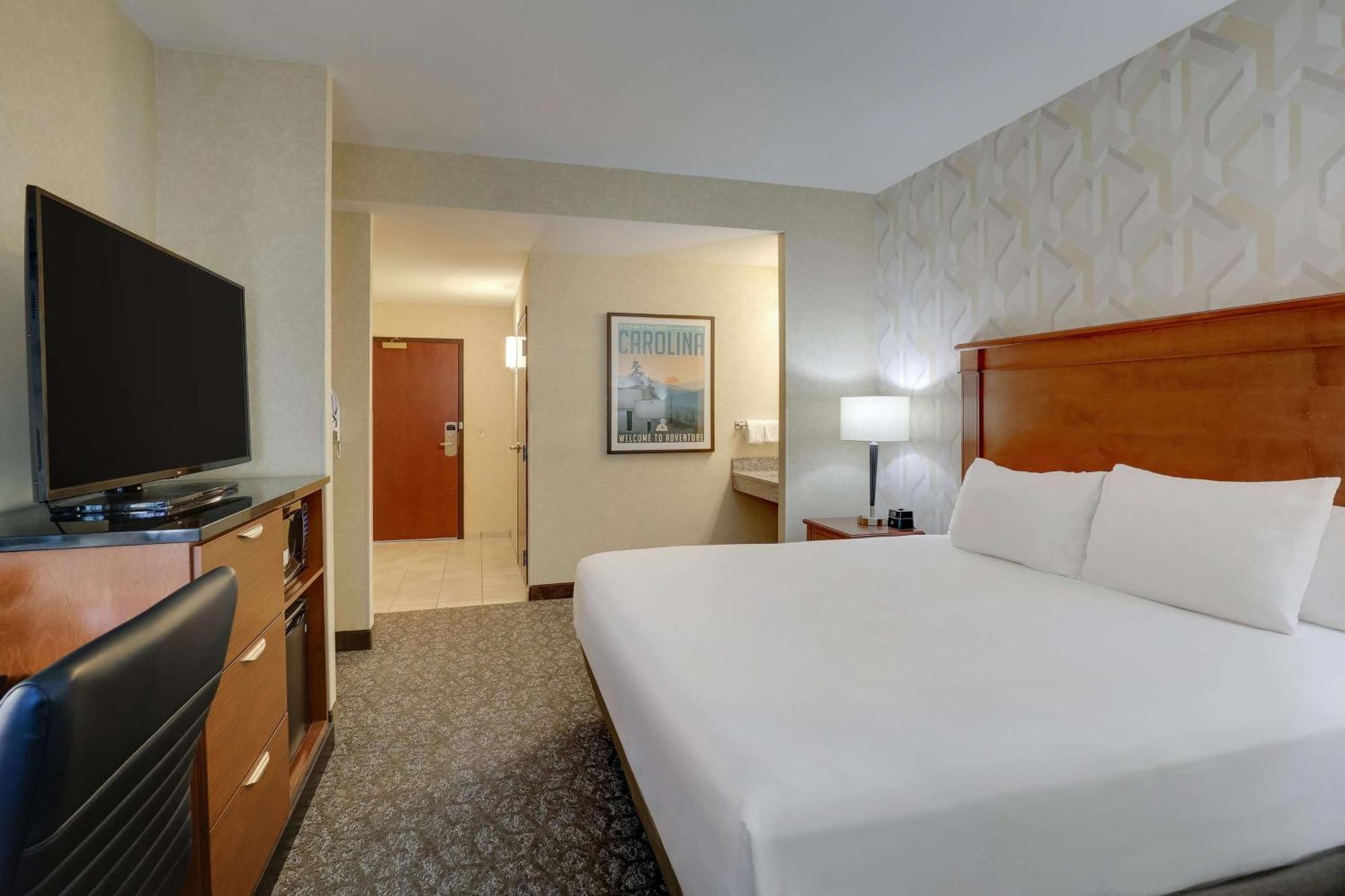 Drury Inn & Suites Charlotte University Place Ngoại thất bức ảnh
