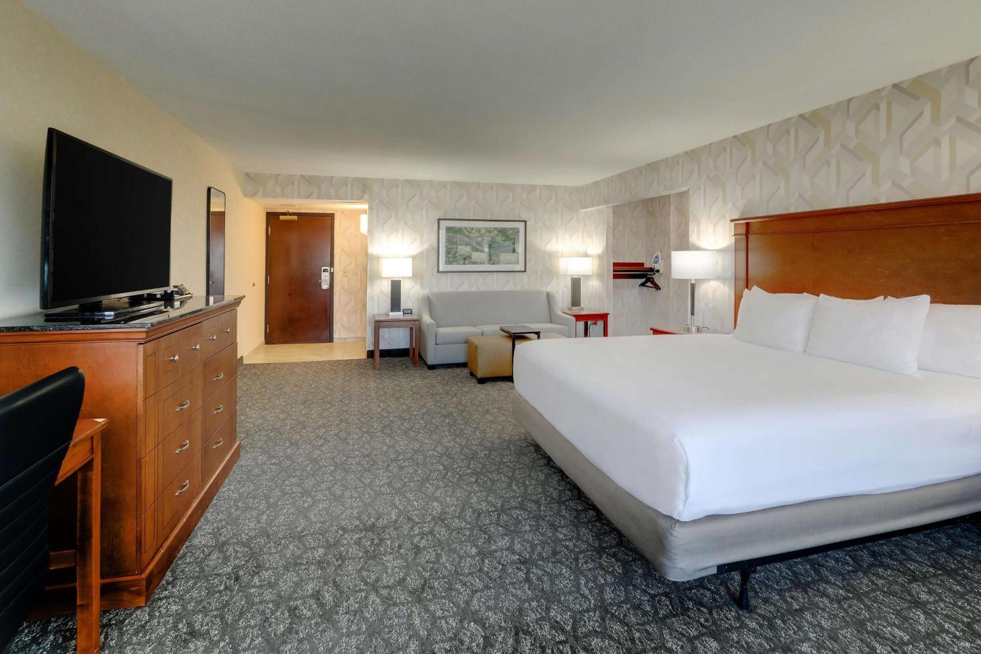 Drury Inn & Suites Charlotte University Place Ngoại thất bức ảnh