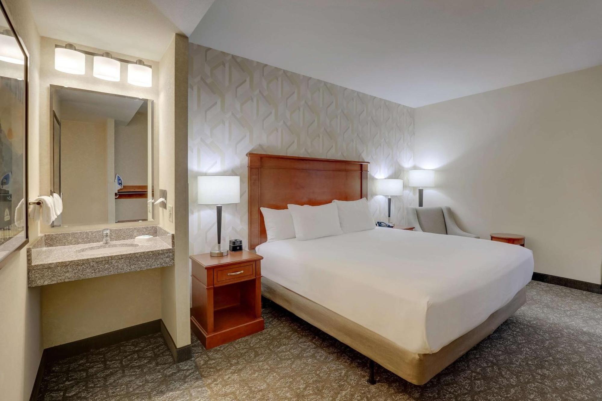 Drury Inn & Suites Charlotte University Place Ngoại thất bức ảnh