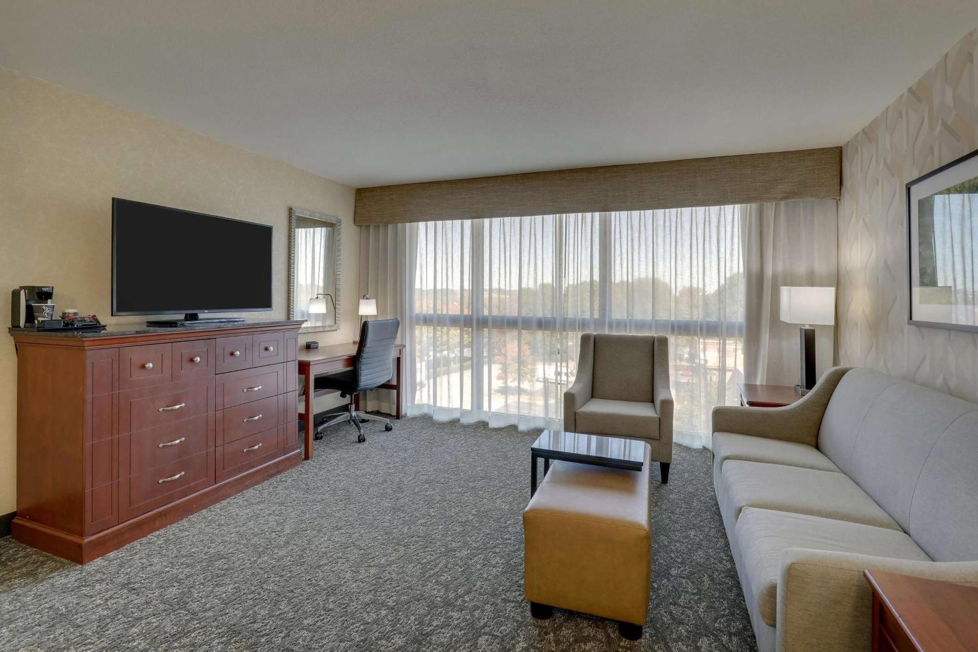 Drury Inn & Suites Charlotte University Place Ngoại thất bức ảnh