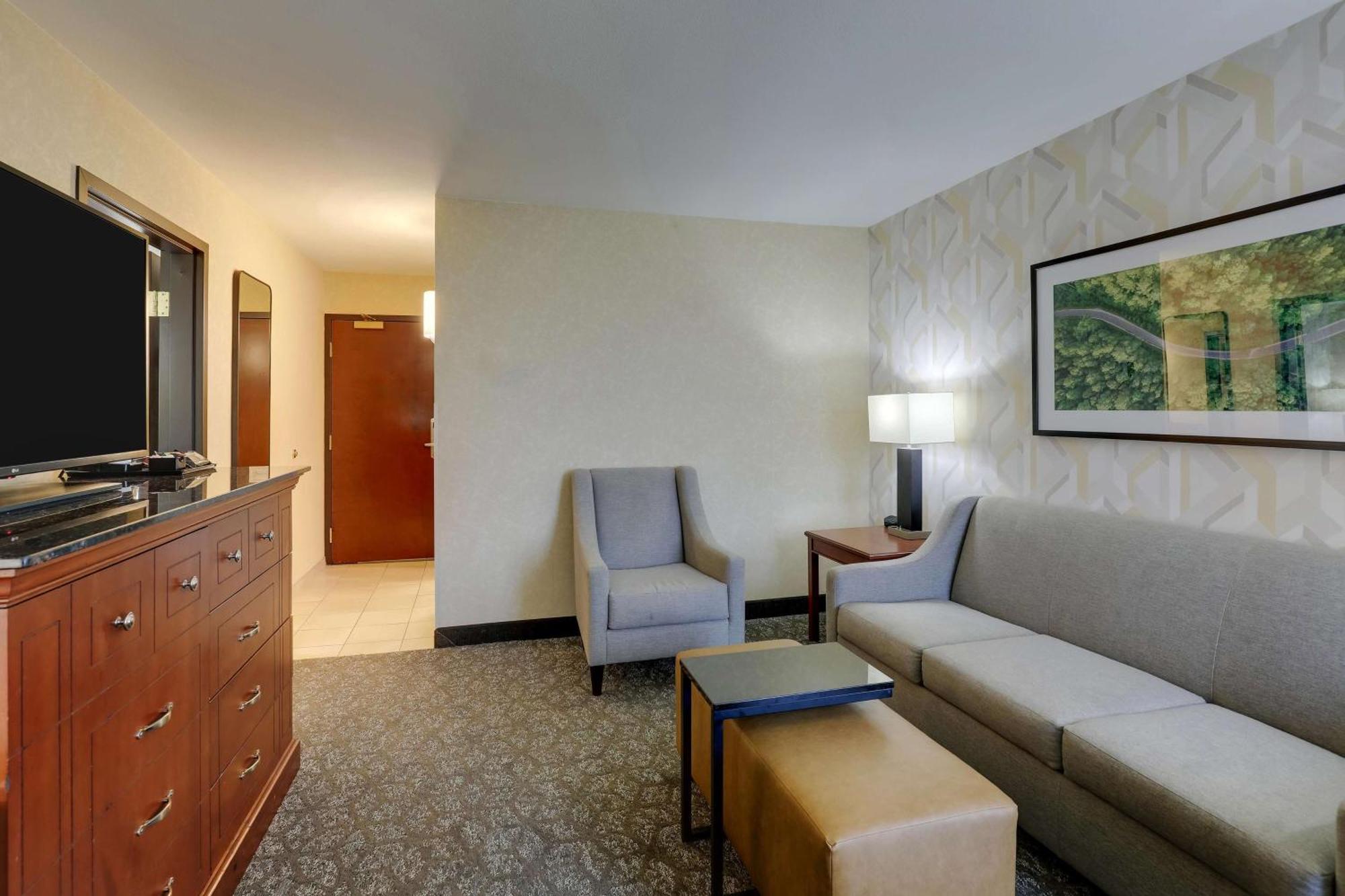 Drury Inn & Suites Charlotte University Place Ngoại thất bức ảnh