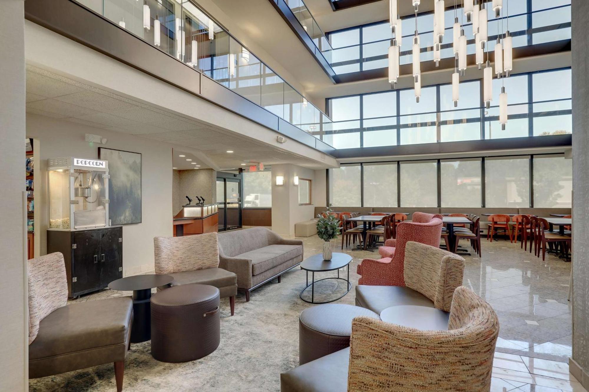 Drury Inn & Suites Charlotte University Place Ngoại thất bức ảnh