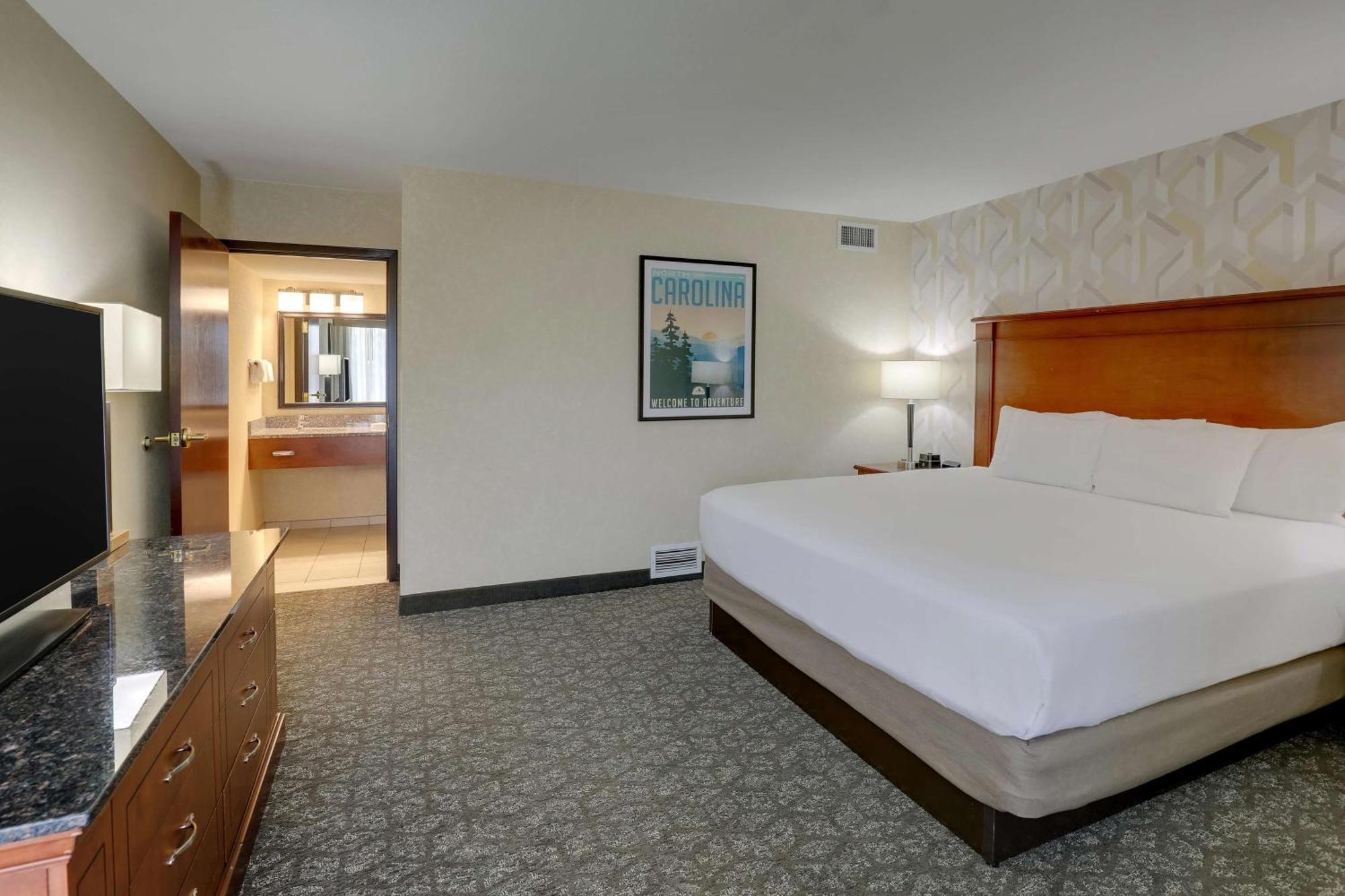 Drury Inn & Suites Charlotte University Place Ngoại thất bức ảnh