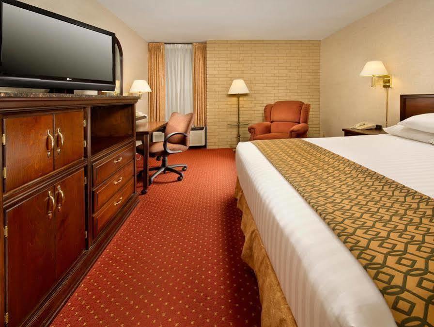 Drury Inn & Suites Charlotte University Place Ngoại thất bức ảnh